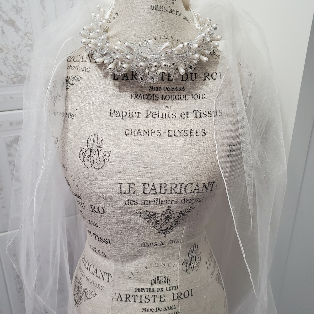Elegant White Pearl Bridal Veil